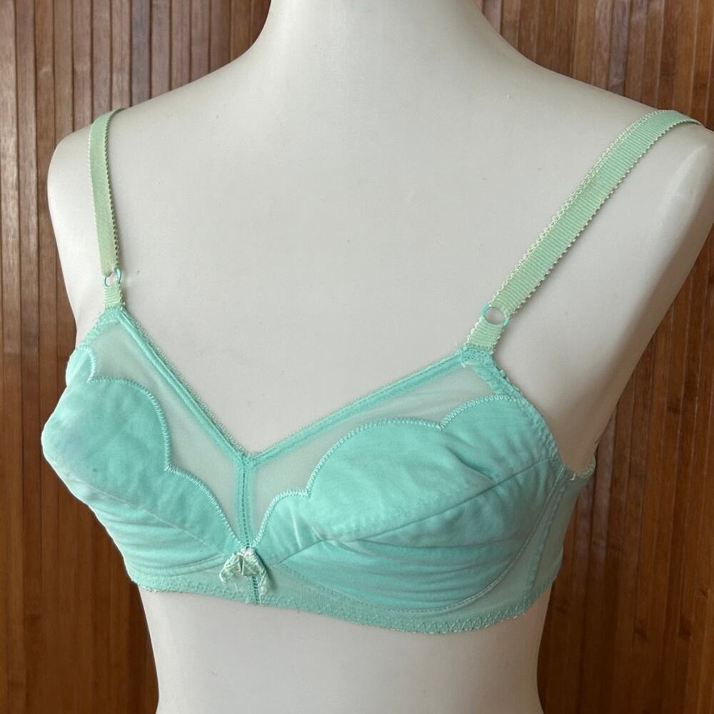 Vintage 70s Gossard Flair Mint Green Scalloped Mesh Soft Cup Bra